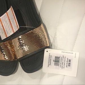 women's crocs sloane hammered metallic slide